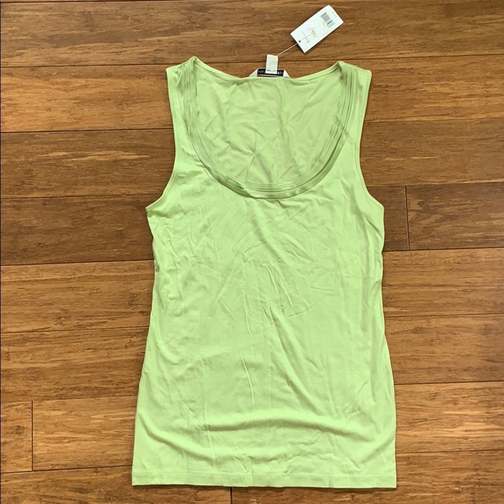 ☀️ 3/$36 or 2/$30
NEW BANANA REPUBLIC Dressy Lime Lite Wght Tank szS